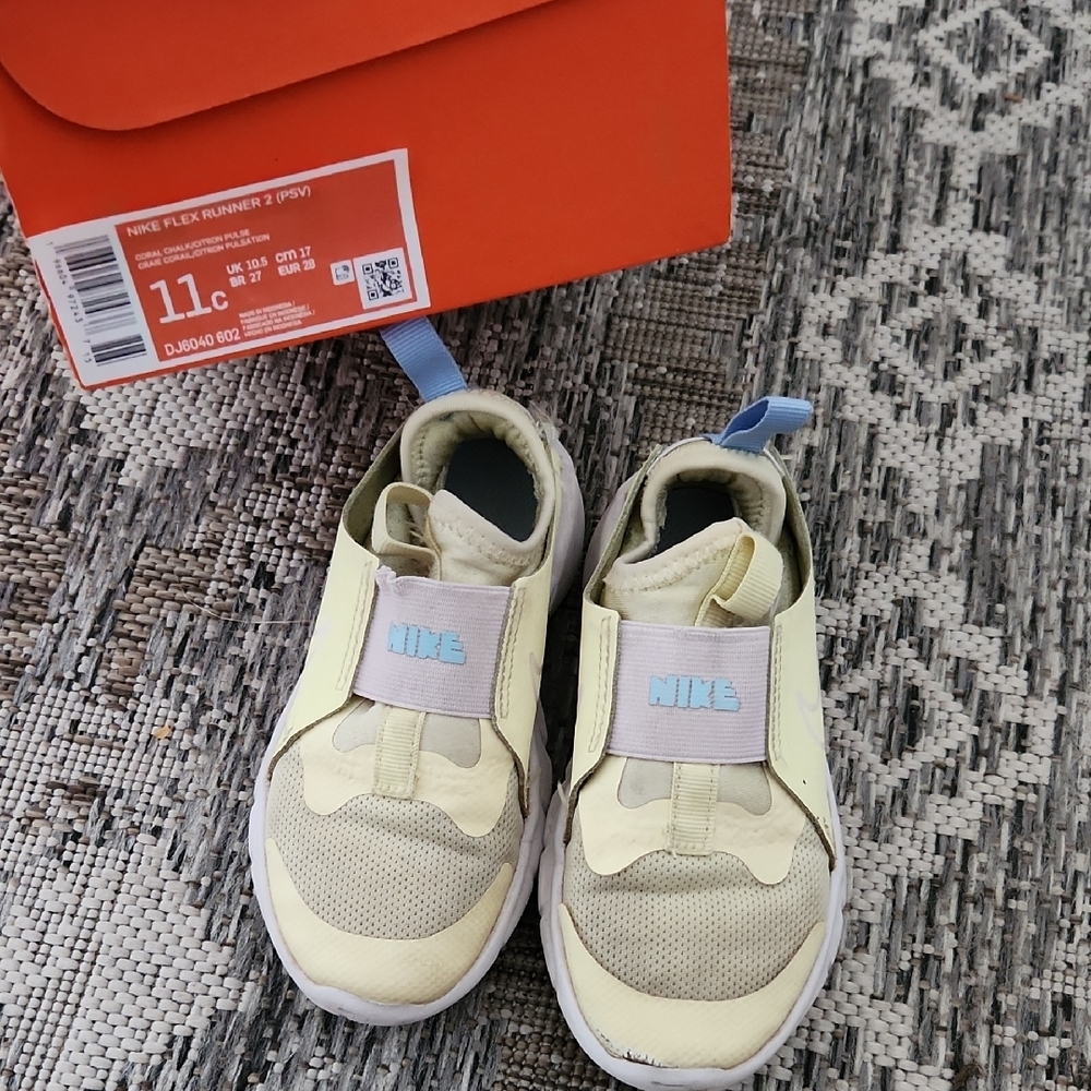 Nike Sz 11 Kids Flex Runners